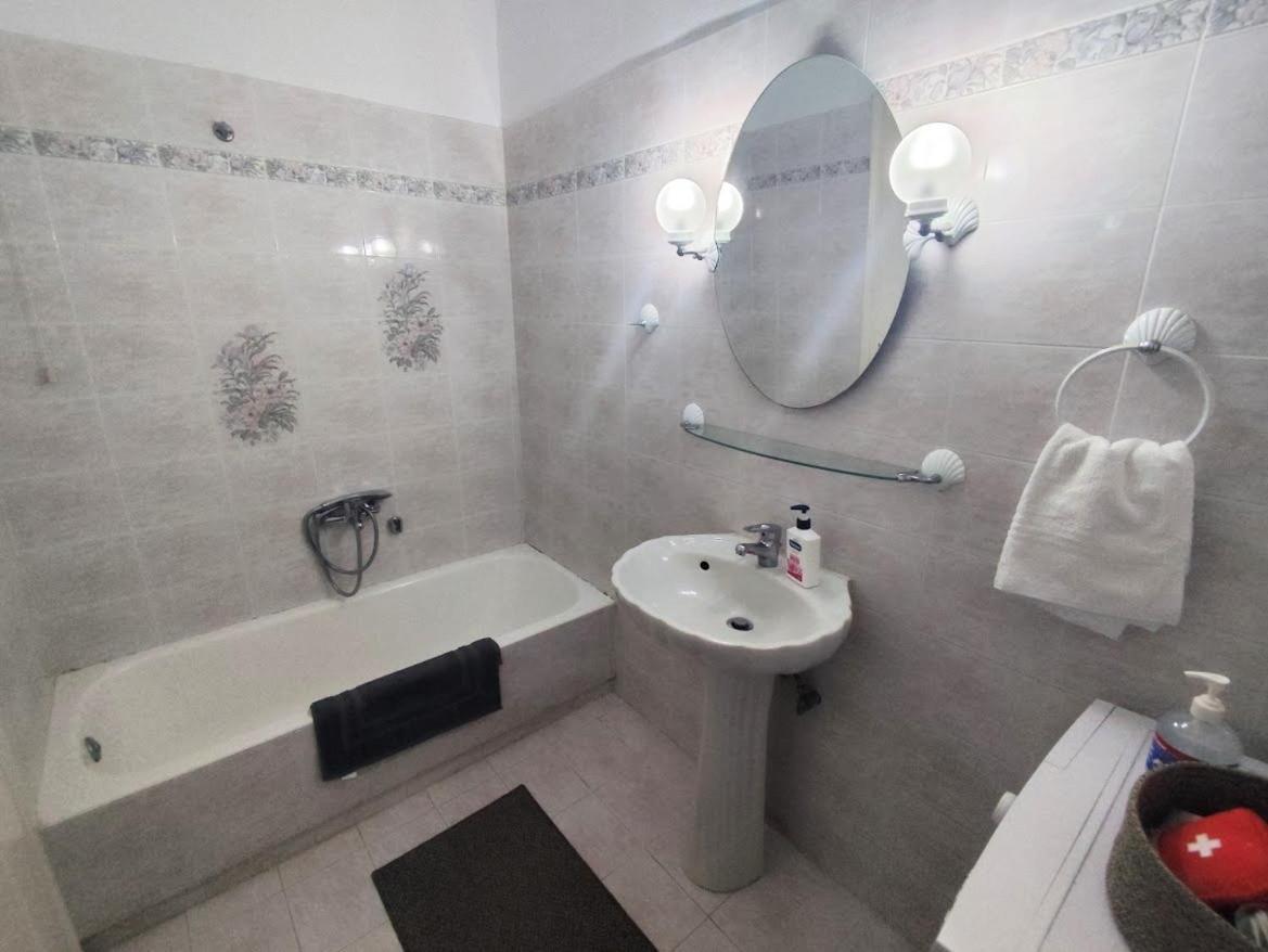 Mando Patrasso - Classical Apartment In The Center Of Patras With Free Parking Dış mekan fotoğraf